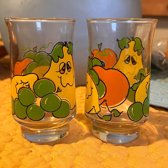 2 -Vintage 1970s 4" Nancy Lynn Smiling Fruit Retro Drink Glasses - Picture 2 of 3